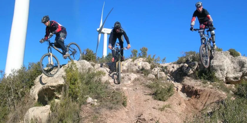 Consejos para mejorar en las bajadas técnicas de Mountain Bike